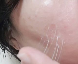 난나 살몬 스파이더 검버섯 미백 톤업 화이트닝 연어 앰플 크림 300ml 대용량 — 5점을 준 리뷰어가 2022년 8월 올린 사용 사진