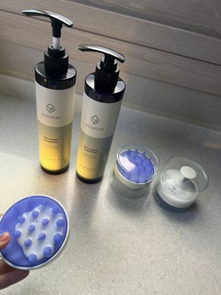 유메이 웰니스 샴푸 + 유메이 스칼프 브러쉬 — 5점을 준 리뷰어가 2022년 1월 올린 사용 사진