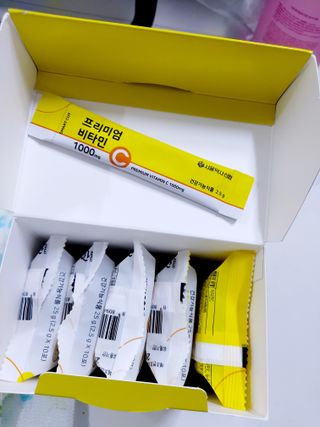 서울약사신협 프리미엄 비타민C 1,000mg_2.5g x 50포 — 5점을 준 리뷰어가 2021년 10월 올린 사용 사진