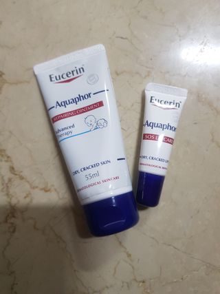 유세린 아쿠아퍼 리페어링 오인트먼트 1개 + 아쿠아퍼 SOS 립 리페어 1개 — 5점을 준 리뷰어가 2022년 2월 올린 사용 사진