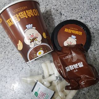 유비쿡 컵떡볶이 매운컵떡볶이2개/ 짜장컵떡볶이 2개  총 4개세트 — 5점을 준 리뷰어가 2021년 2월 올린 사용 사진