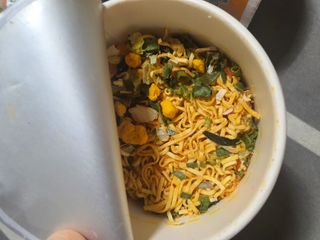 NISSIN 닛신 컵누들  4종 - 씨푸드오리지날, 씨푸드 스파이시, 씨푸드 커리, 씨푸드 XO소스 — 5점을 준 리뷰어가 2021년 12월 올린 사용 사진