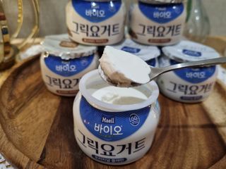 매일바이오 그릭요거트 오리지널 플레인 4개, 로스터리 커피믹스 4개 — 5점을 준 리뷰어가 2021년 12월 올린 사용 사진