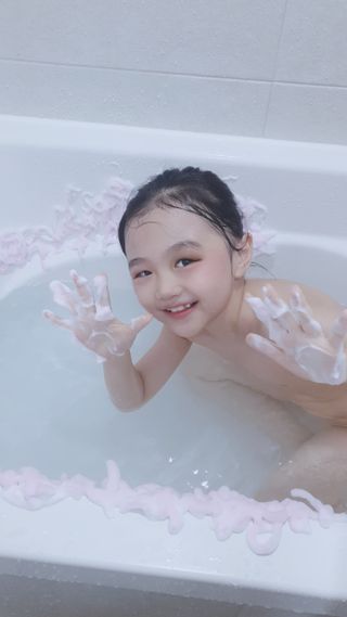 주식회사 권브라더스 [권브라더스] 목욕놀이 필수템, 핑키공주 유아버블클렌저 300ml 대용량 몽글몽글 구름 속 딸기향 — 5점을 준 리뷰어가 2022년 1월 올린 사용 사진