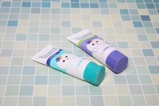 닥터데디스 안심불소 튼튼치약(청포도, 민트 중 택 1) 60g + 여행용 미니 치약 15g — 5점을 준 리뷰어가 2022년 9월 올린 사용 사진