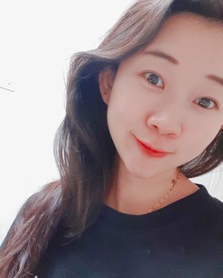 엘에이브리즈 겟 베러 벨벳 립스틱 04스위티쉬 캐럿 / 05스모키 로즈 — 5점을 준 리뷰어가 2021년 12월 올린 사용 사진