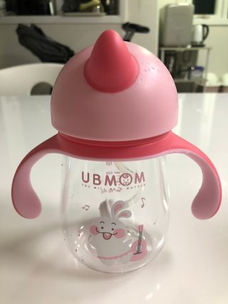 유비맘 트라이탄 코니빨대컵_컬러 랜덤 발송 — 5점을 준 리뷰어가 2021년 4월 올린 사용 사진