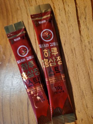 힘내라김홍삼 하루홍삼정스틱 10g x 10포 — 4점을 준 리뷰어가 2021년 4월 올린 사용 사진