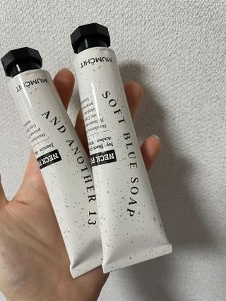멈칫(MUMCHIT) 넥퍼퓸 NECKPERFUME 2가지 향 — 5점을 준 리뷰어가 2021년 12월 올린 사용 사진