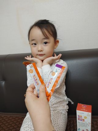 베거스코리아 [콜리케어] 키즈 홍삼콜리 딸기맛 14포 — 5점을 준 리뷰어가 2021년 5월 올린 사용 사진