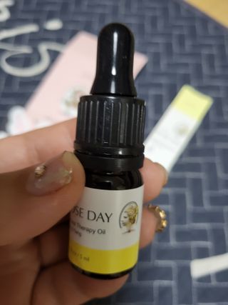 라라로즈데이 시즌2 천연 아로마오일 Y존 케어 속옷향수 이너퍼퓸 5ml  여성의 자존감을 UP시키자 — 4.5점을 준 리뷰어가 2021년 9월 올린 사용 사진