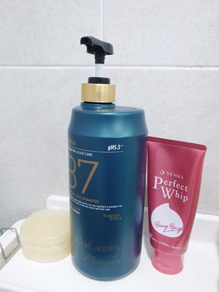 [포레스트스토리] 탈모증상완화 샴푸 1,000ml — 5점을 준 리뷰어가 2022년 8월 올린 사용 사진