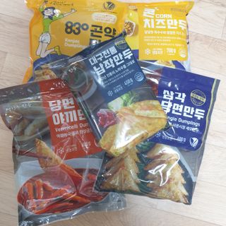 (주)성경순만두 곤약만두.콘치즈만두,삼각당면만두,당면 야끼만두,대구전통 납작만두,떡뽁이 매콤소스,달콤소스 — 4점을 준 리뷰어가 2023년 4월 올린 사용 사진