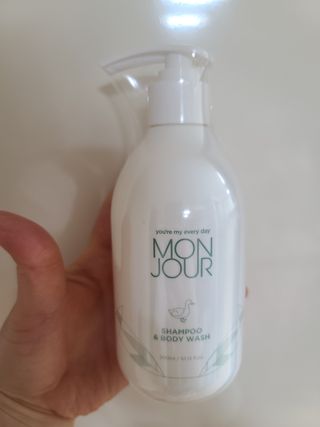 토박스코리아 몽쥬르 유아 샴푸앤워시 300ml — 5점을 준 리뷰어가 2021년 5월 올린 사용 사진