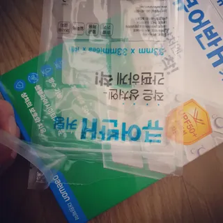 [큐어반H 커팅] 간편하게 떼서 쓰는 자외선차단 습윤밴드 (1팩/30매입) — 5점을 준 리뷰어가 2022년 11월 올린 사용 사진