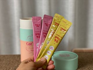 페페로니 잘 먹는 캣츄 - 무항생제 닭고기 12개 + 알래스카 연어 12개 — 5점을 준 리뷰어가 2021년 8월 올린 사용 사진
