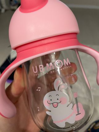 유비맘 트라이탄 코니빨대컵_컬러 랜덤 발송 — 5점을 준 리뷰어가 2021년 3월 올린 사용 사진