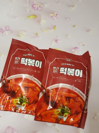 빨간키트 떡볶이 밀키트 2~3인분 매운맛 국물 떡볶이 만들기 쉬운 황금 레시피 분말 소스로 간편한 요리 — 4점을 준 리뷰어가 2021년 10월 올린 사용 사진