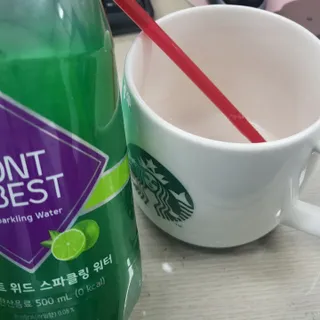 몽베스트 Montbest with Sparkling water Plain 20병 — 4점을 준 리뷰어가 2022년 6월 올린 사용 사진