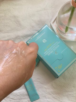 오투에니원 화이트 스완 갈락토미세스 비타민 C 워터 슬리핑 마스크 — 5점을 준 리뷰어가 2022년 12월 올린 사용 사진