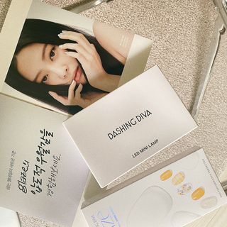 데싱디바 글레이즈 젤네일 스노쿨링 네일_5종 중 택 1 — 3점을 준 리뷰어가 2021년 8월 올린 사용 사진
