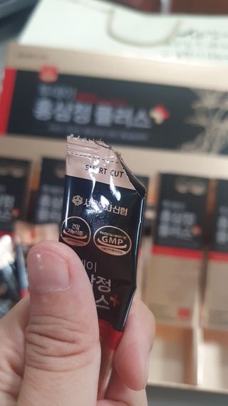 서울약사신협_투데이홍삼정플러스스틱_10g x 60포 — 5점을 준 리뷰어가 2021년 6월 올린 사용 사진