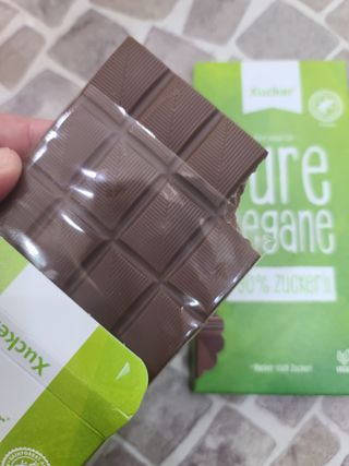 당류2g 자일리톨로 단맛을낸 슈카 퓨어비건 무설탕초콜릿 Xucker vegan 2개입 — 5점을 준 리뷰어가 2021년 4월 올린 사용 사진