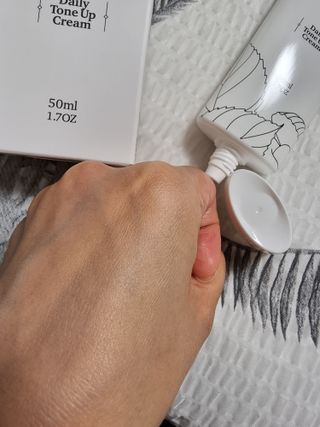 렉스리 데일리 톤업 크림 Rexri Daily Tone Up Cream — 4점을 준 리뷰어가 2022년 8월 올린 사용 사진