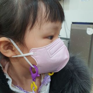 애니가드키즈 새부리형 KF94  5컬러 각 10매입 [화이트, 블랙, 크리미베이지, 코튼핑크, 그레이] 3-6세 — 5점을 준 리뷰어가 2022년 2월 올린 사용 사진