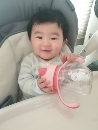 유비맘 트라이탄 코니빨대컵_컬러 랜덤 발송 — 5점을 준 리뷰어가 2021년 3월 올린 사용 사진