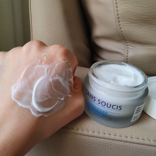 산수시 아쿠아 베네핏 24h 수부지 물광 속건조 수분크림 50ml — 4점을 준 리뷰어가 2021년 6월 올린 사용 사진