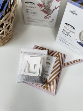 (주)쟈뎅 쟈뎅 클래스 핸드 드립 커피 10P 2종_디카페인 1종+랜덤 플레이버 1종 — 4점을 준 리뷰어가 2021년 4월 올린 사용 사진