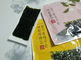[해림맛김] 들기름에 구운 바삭바삭 김 4종 세트 + 1종 랜덤발송 총5개입 — 5점을 준 리뷰어가 2021년 2월 올린 사용 사진