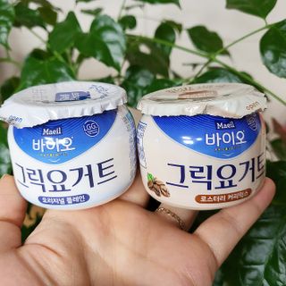 매일바이오 그릭요거트 오리지널 플레인 4개, 로스터리 커피믹스 4개 — 5점을 준 리뷰어가 2021년 12월 올린 사용 사진