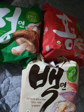 [풀무원] 자연은맛있다 정면, 백면, 홍면  세트 — 5점을 준 리뷰어가 2021년 4월 올린 사용 사진