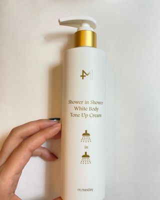 [엠메이데이] 샤워인샤워 화이트 바디 톤업크림 300g — 5점을 준 리뷰어가 2021년 12월 올린 사용 사진