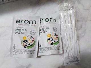 이롬 황성주 박사의 국산콩 두유 검은콩과 17곡 프리미엄 — 4.5점을 준 리뷰어가 2021년 5월 올린 사용 사진