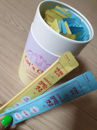 페페로니 잘 먹는 캣츄 - 무항생제 닭고기 12개 + 원양선 참치 12개 — 5점을 준 리뷰어가 2021년 8월 올린 사용 사진