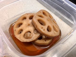 하나마이 [마마쿡] 전 청와대 천상현 셰프의 밑반찬  5종세트(소고기 장조림+연근조림+진미채+간장김자반+새우김자반) — 4점을 준 리뷰어가 2023년 4월 올린 사용 사진