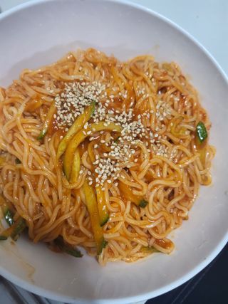 [한면원] 비빔국수 2인분 — 5점을 준 리뷰어가 2023년 3월 올린 사용 사진