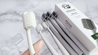 프로그 윌로우 칫솔 6245 울트라소프트 — 5점을 준 리뷰어가 2022년 5월 올린 사용 사진