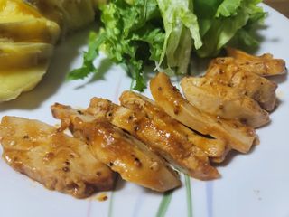 굽네몰 [굽네] 소스가 맛있는 닭가슴살 슬라이스 4종 — 5점을 준 리뷰어가 2021년 12월 올린 사용 사진