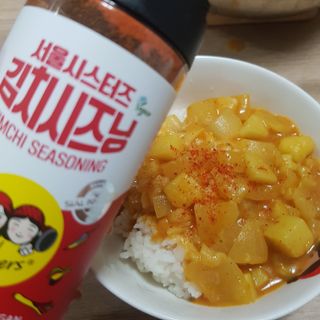 [서울시스터즈] 김치시즈닝 국내 최초 뿌려먹는 김치파우더 100g 1개+ 신제품 고추장 핫소스 185g 1개 — 5점을 준 리뷰어가 2021년 9월 올린 사용 사진