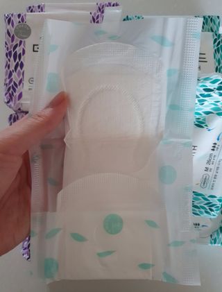 나무드 [데이위드] 국내생산 생리대 가벼운 초 슬림핏 프레쉬 씬 순면커버 생리대 10개입X1팩 — 5점을 준 리뷰어가 2021년 10월 올린 사용 사진