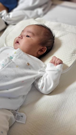 일상유희 newborn 뉴본필로우 아기두상관리베개 — 5점을 준 리뷰어가 2023년 1월 올린 사용 사진