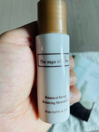 더사가오브수 [사가수] 효혜윤 보태니컬 에너지 에센스인로션 20ml /아이포올 스틱 3g — 5점을 준 리뷰어가 2023년 2월 올린 사용 사진