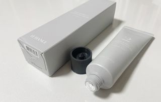 르핸스 퍼포밍 2 핸드&네일 비반트포렛/베티버포그 — 5점을 준 리뷰어가 2023년 3월 올린 사용 사진