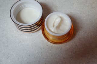 자민경 크레마카라콜 울트라 프로폴리스 하이드라 인텐스 크림 50ml — 5점을 준 리뷰어가 2021년 1월 올린 사용 사진