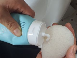 오투에니원 화이트 스완 퍼펙트 폼 클렌징 150g 퍼프증정 — 4.5점을 준 리뷰어가 2023년 1월 올린 사용 사진