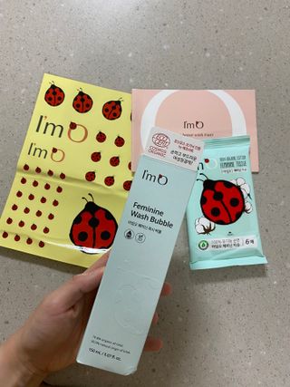 아임오 페미닌워시 150ML + 페미닌티슈6입 + 아임오스티커 + 쿠폰북 — 5점을 준 리뷰어가 2021년 10월 올린 사용 사진